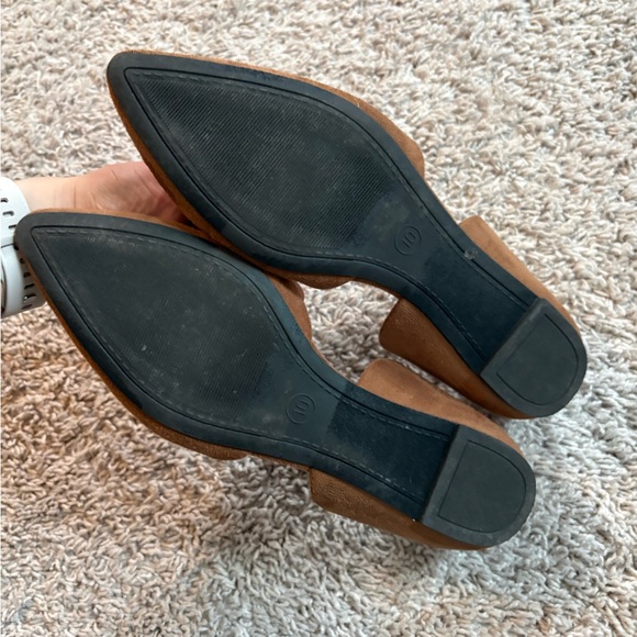 Point Slip-On Sandals - Picture 4 of 4